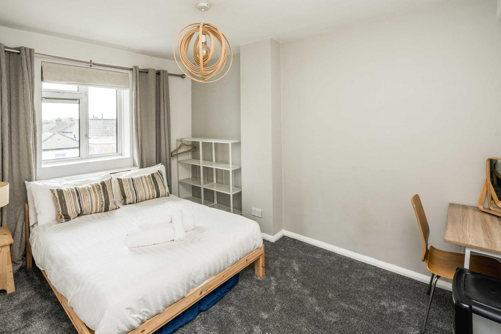 Spacious 3br Flat With Balcony Near Tottenham Hale *