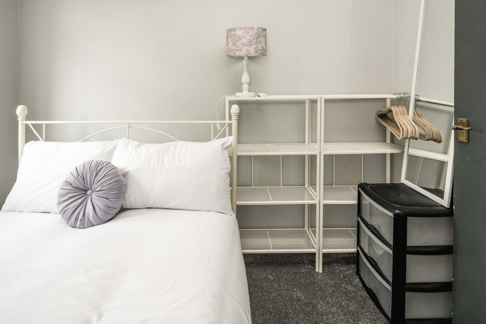 Spacious 3br Flat With Balcony Near Tottenham Hale * London