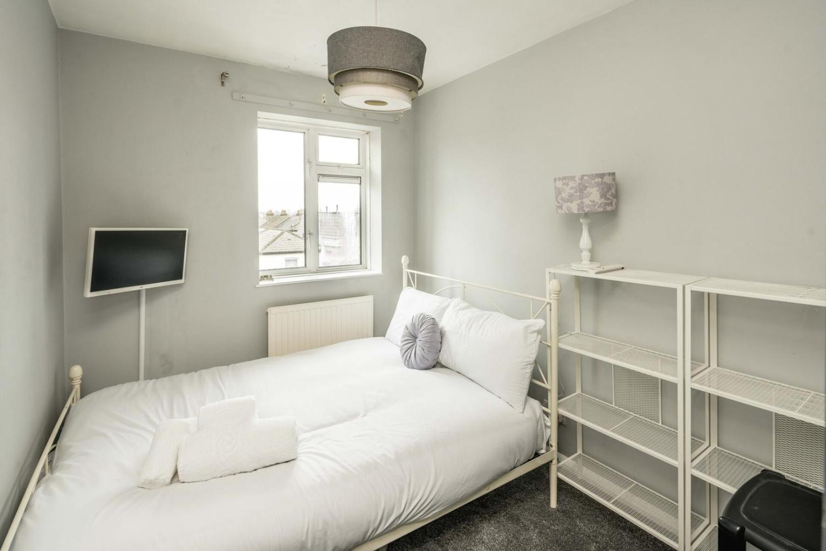 Spacious 3br Flat With Balcony Near Tottenham Hale Apartment *