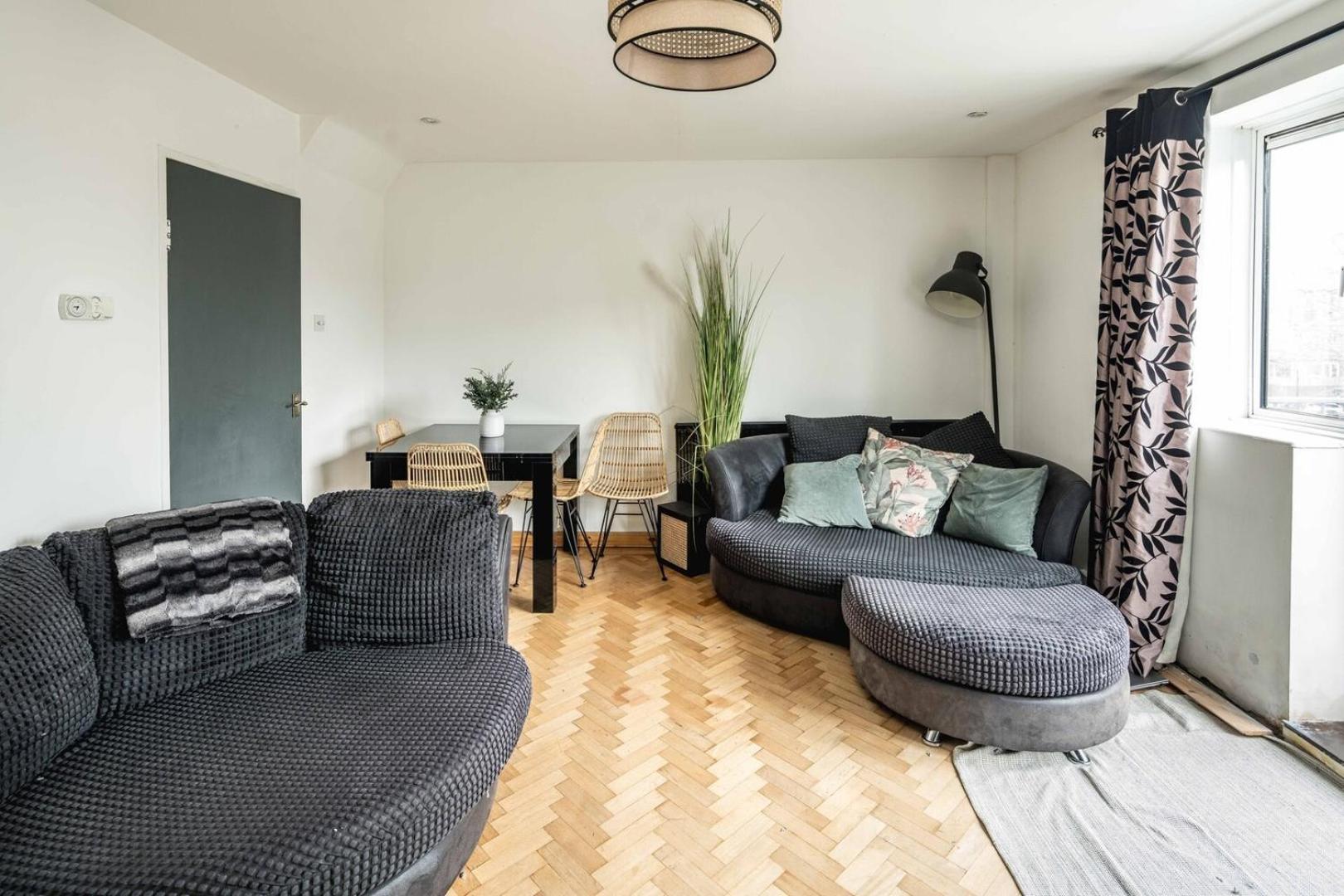 Spacious 3br Flat With Balcony Near Tottenham Hale * London