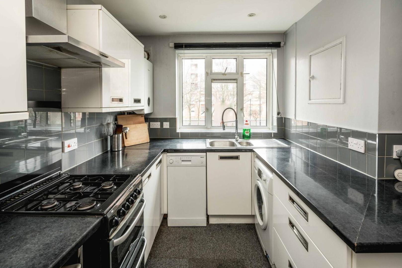 Spacious 3br Flat With Balcony Near Tottenham Hale Apartment