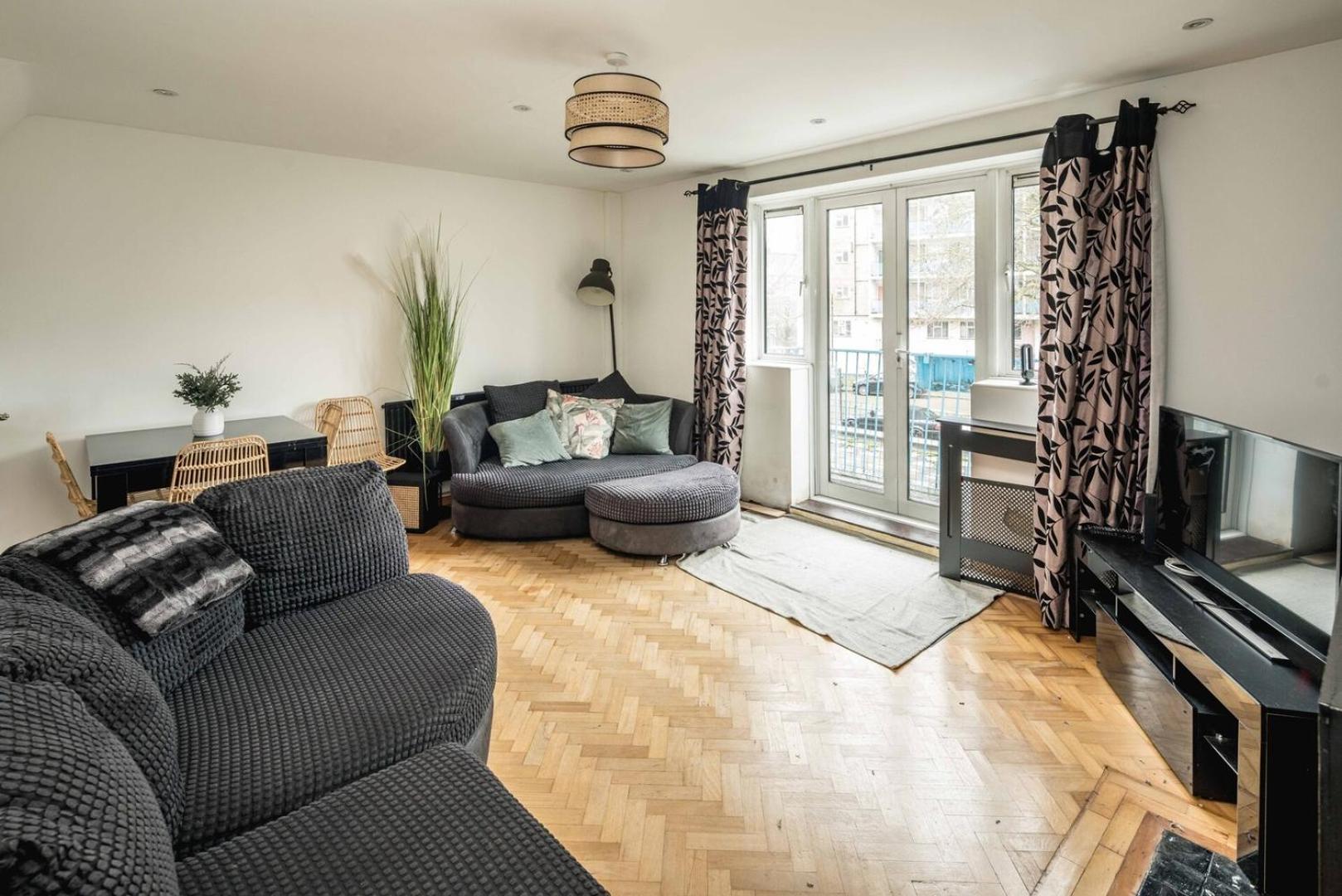 Spacious 3br Flat With Balcony Near Tottenham Hale Apartment *