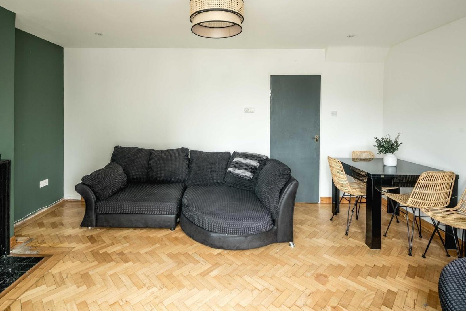 Spacious 3br Flat With Balcony Near Tottenham Hale *