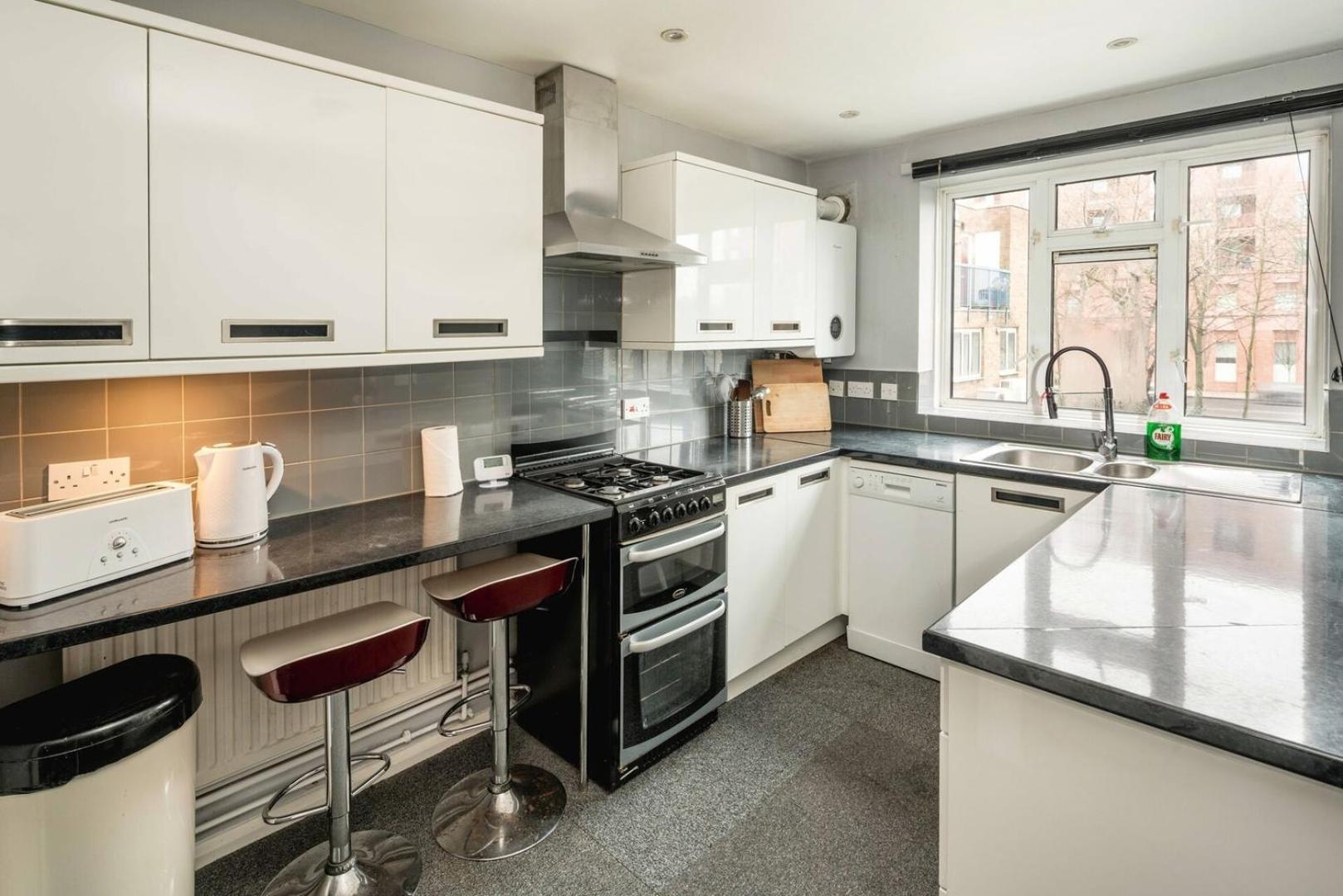 Spacious 3br Flat With Balcony Near Tottenham Hale