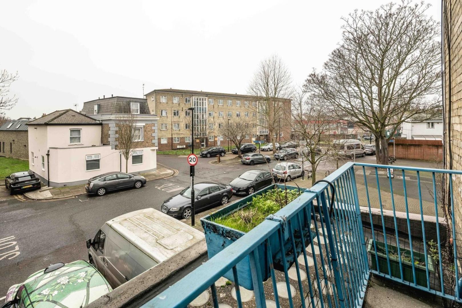 Spacious 3br Flat With Balcony Near Tottenham Hale Apartment London