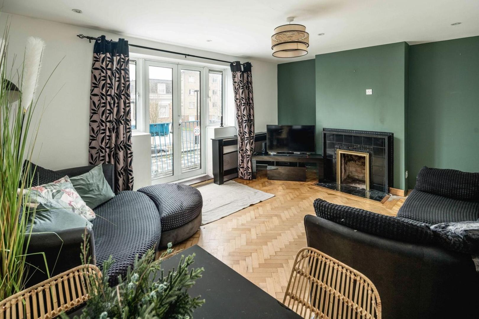 Spacious 3br Flat With Balcony Near Tottenham Hale *