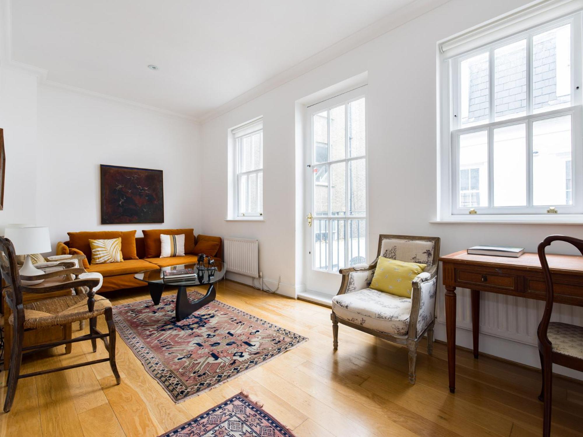 Pass The Keys Stylish 3 Bedroom House In A Quiet Mews By Tube Holiday home