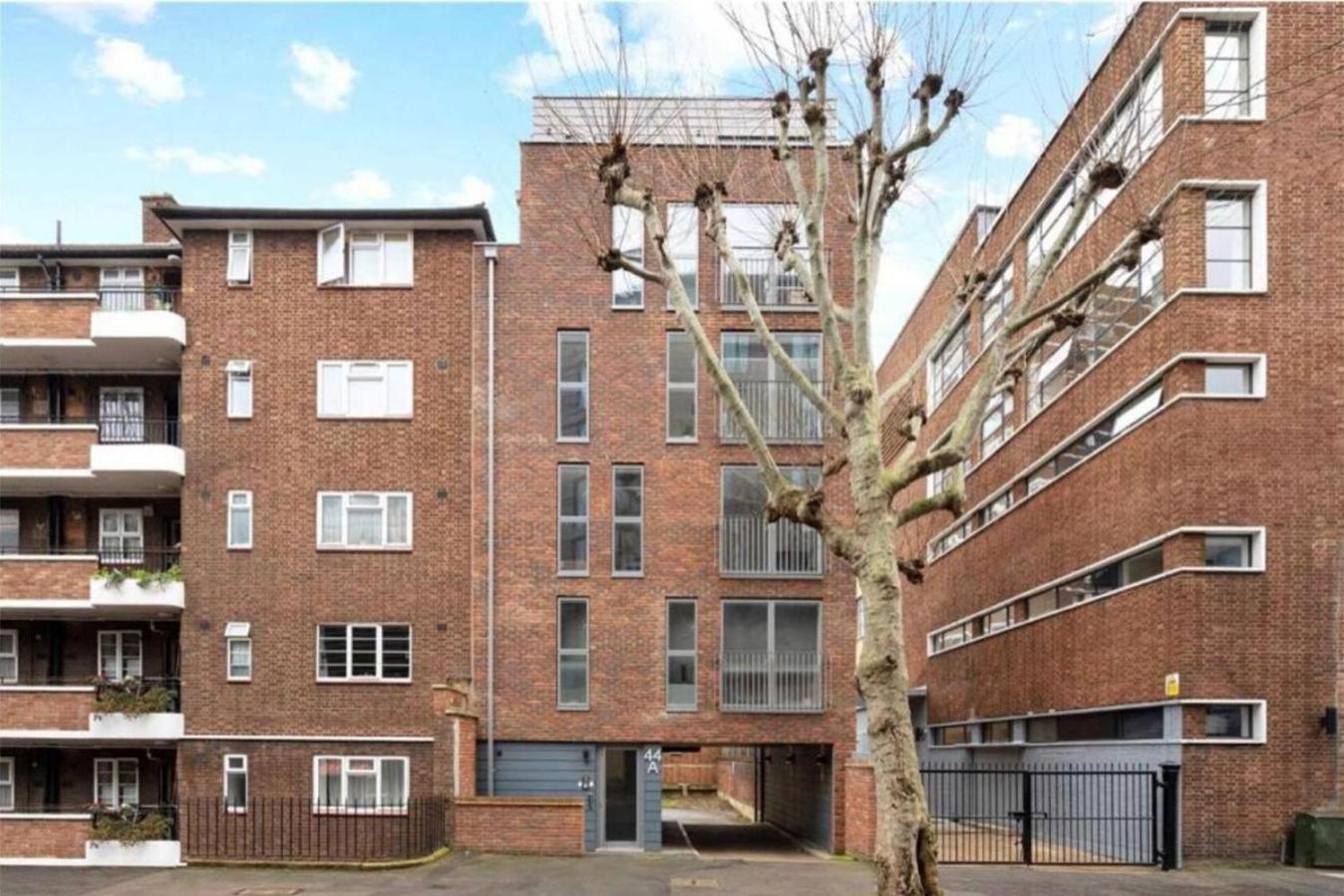 Split Level 3 Bedroom Floor Flat *