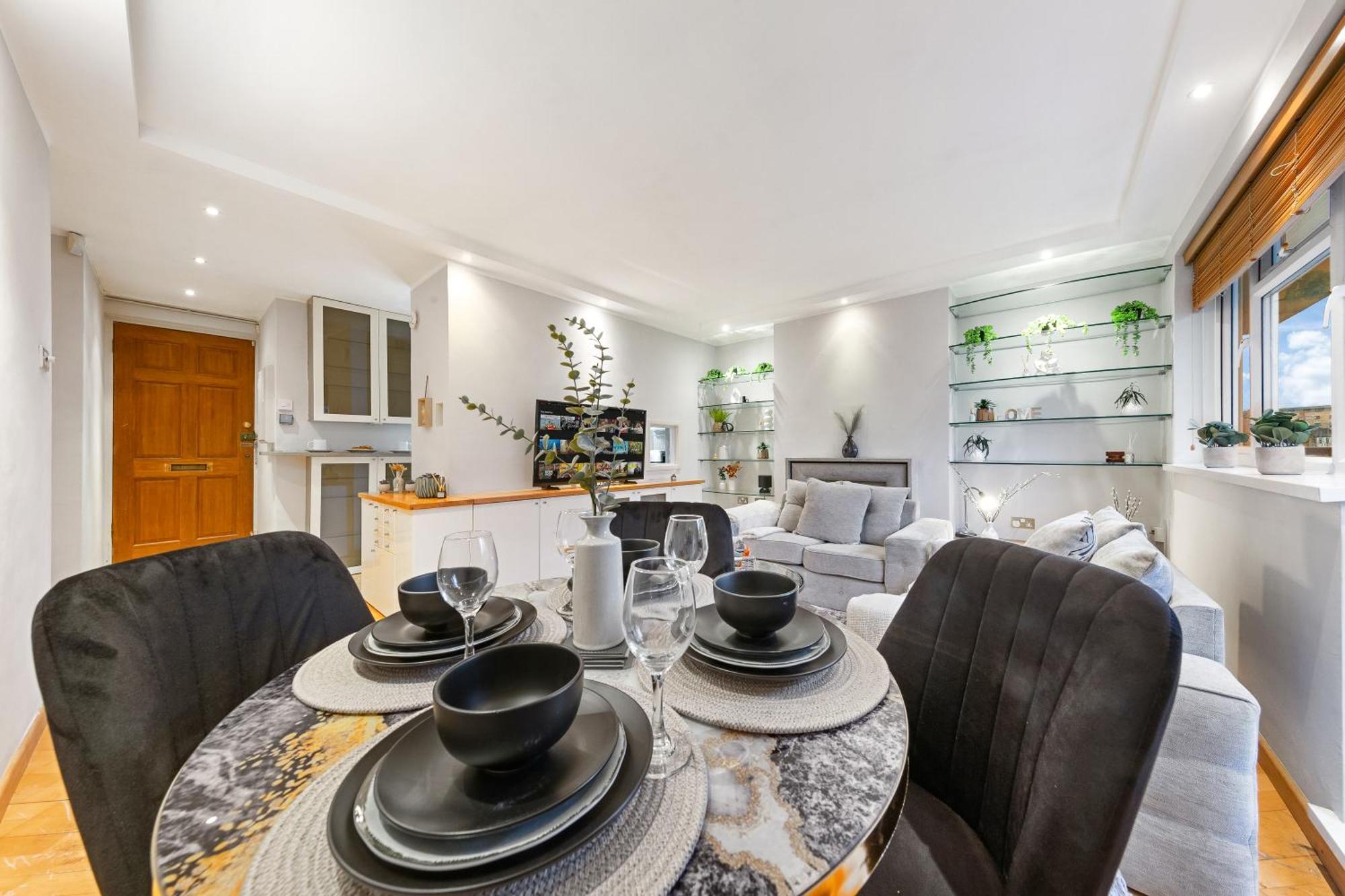 Apartment Elegant Retreat - Sleeps 6 - Close To Putney & Stamford Bridge *