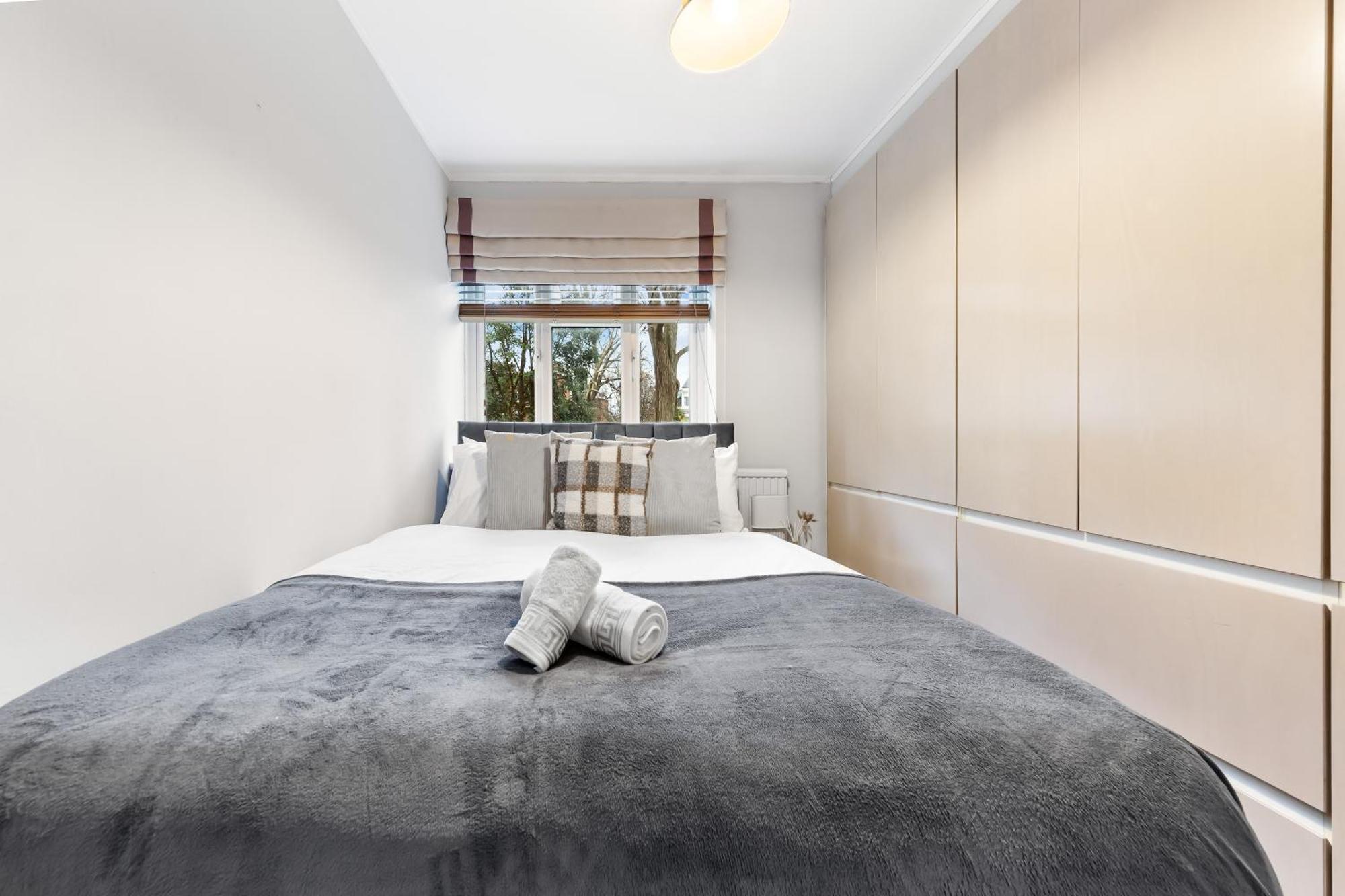Elegant Retreat - Sleeps 6 - Close To Putney & Stamford Bridge Apartment