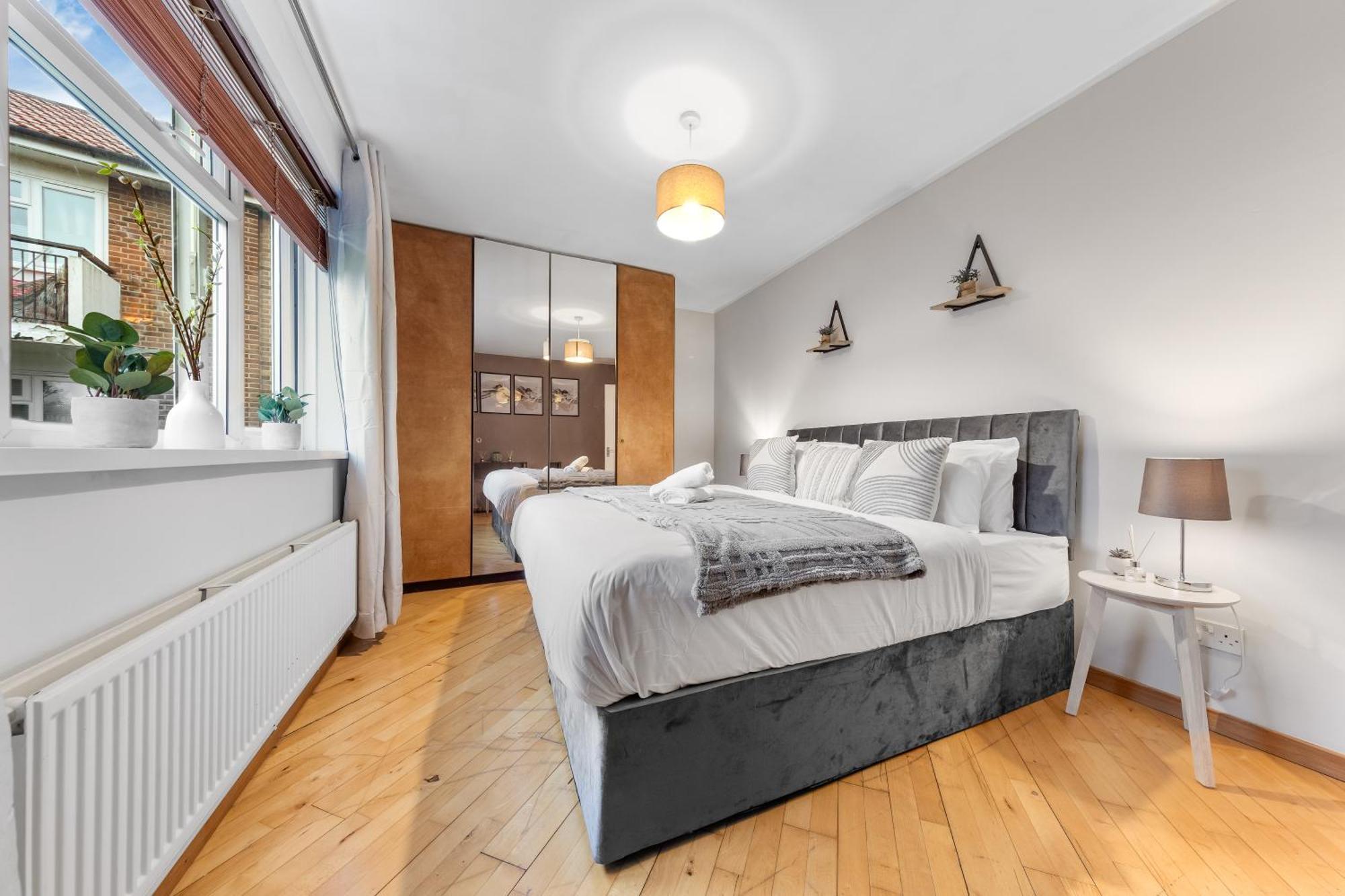 Elegant Retreat - Sleeps 6 - Close To Putney & Stamford Bridge *