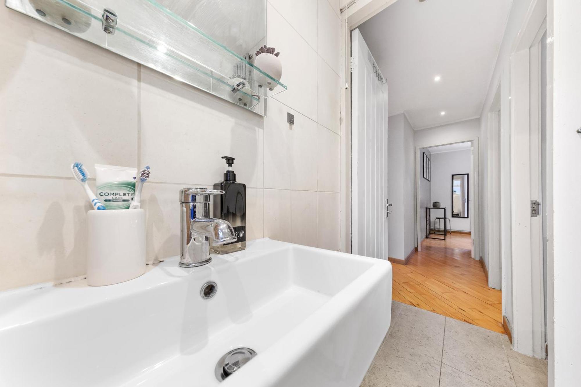 Elegant Retreat - Sleeps 6 - Close To Putney & Stamford Bridge * London