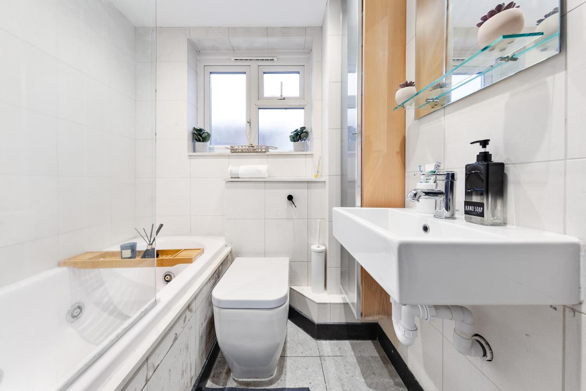 Elegant Retreat - Sleeps 6 - Close To Putney & Stamford Bridge
