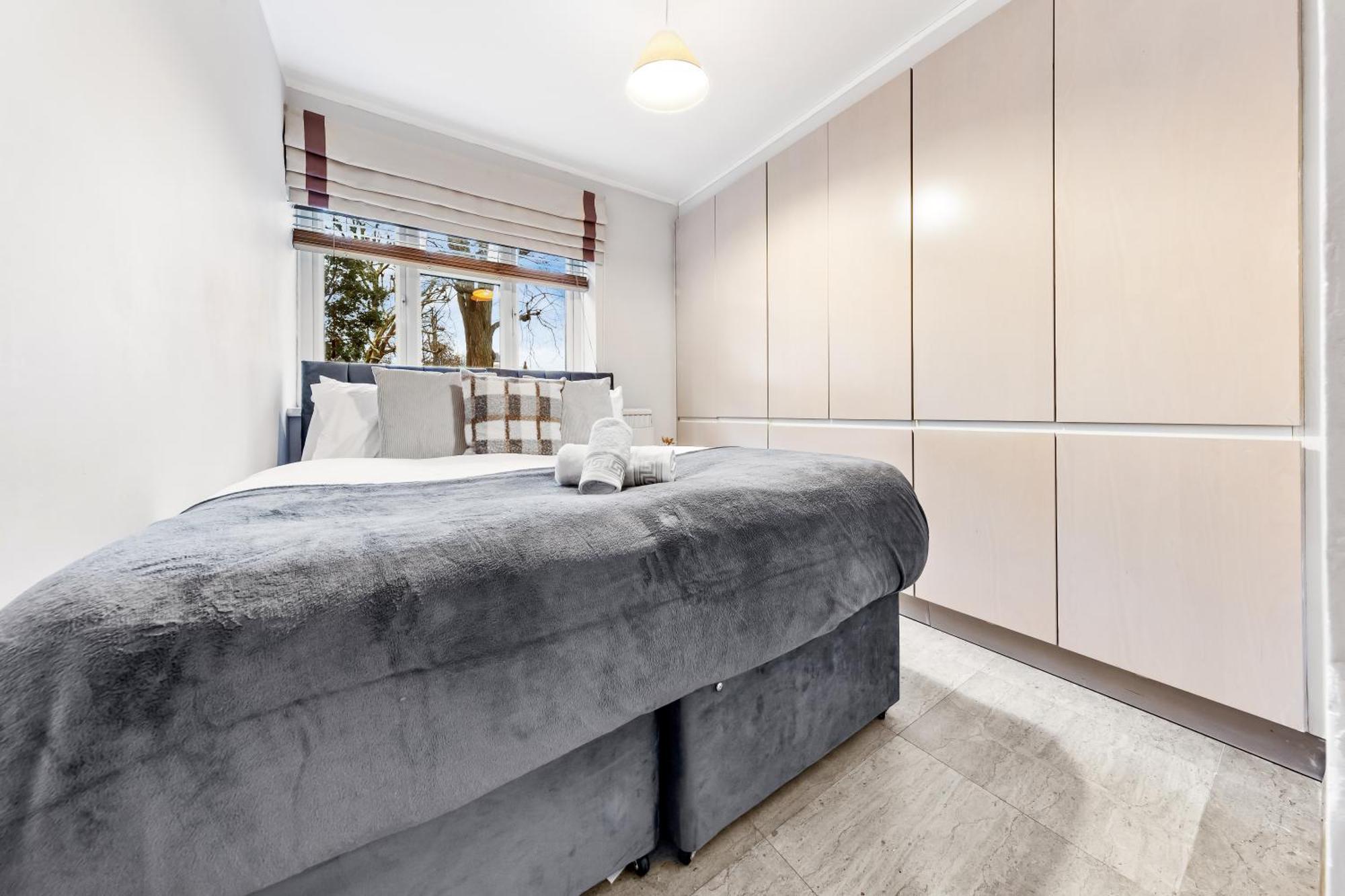 Elegant Retreat - Sleeps 6 - Close To Putney & Stamford Bridge Apartment *