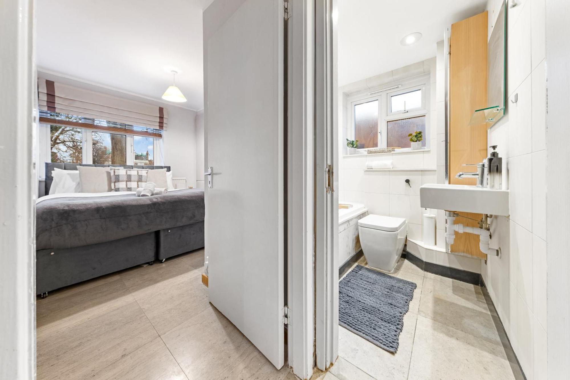 Elegant Retreat - Sleeps 6 - Close To Putney & Stamford Bridge Apartment *