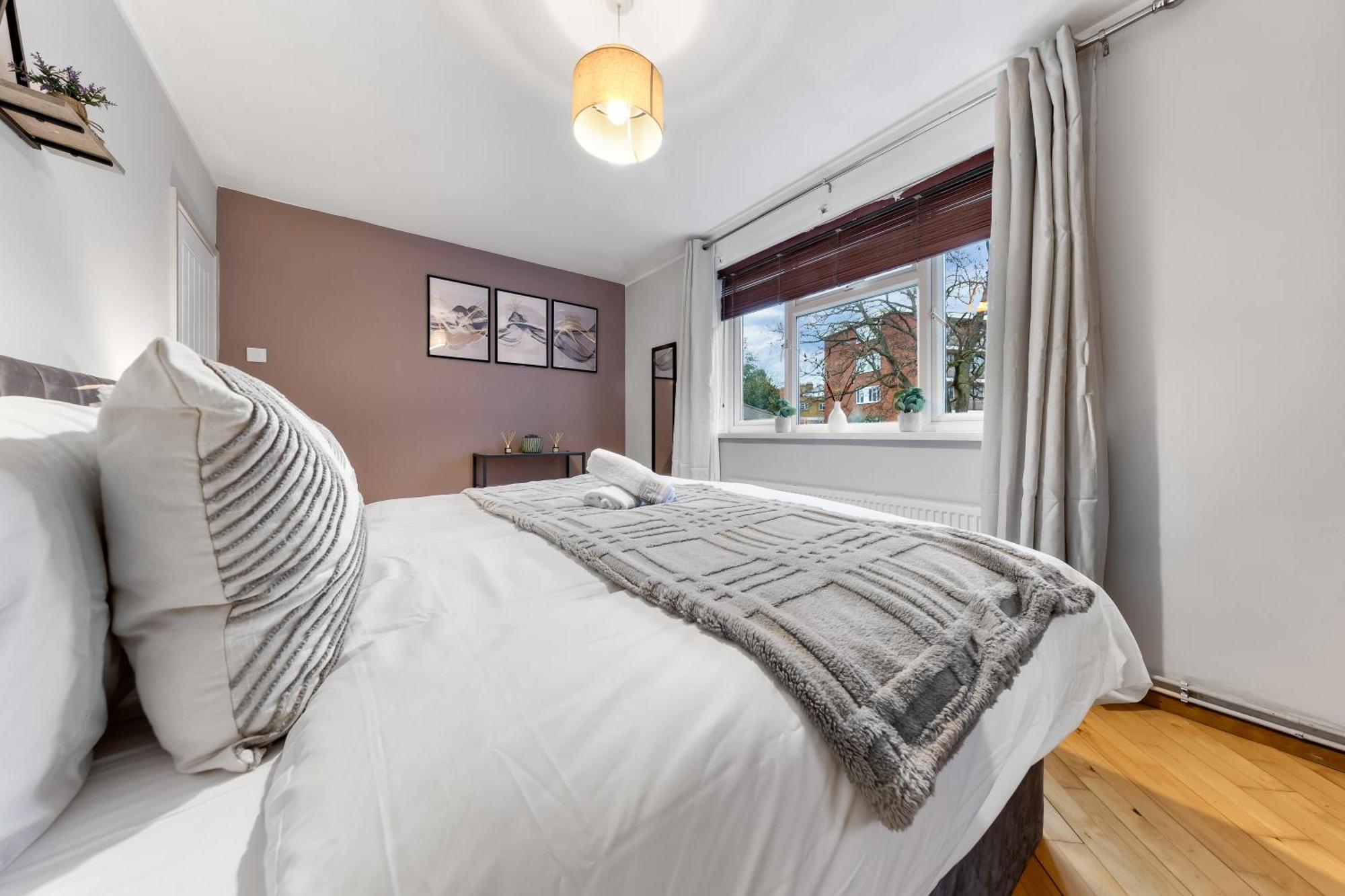 Elegant Retreat - Sleeps 6 - Close To Putney & Stamford Bridge London