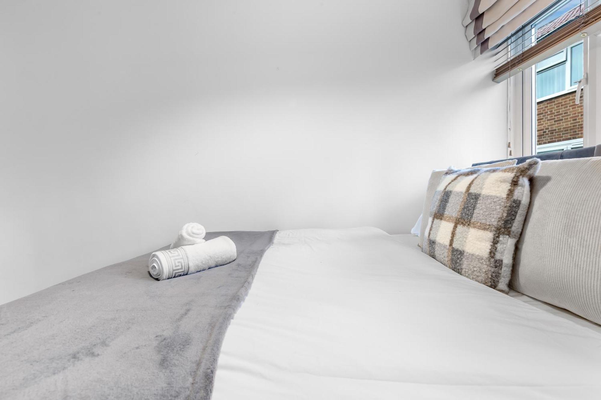 Elegant Retreat - Sleeps 6 - Close To Putney & Stamford Bridge