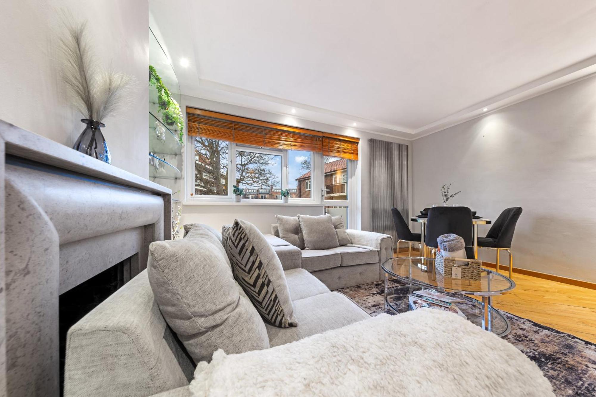 Elegant Retreat - Sleeps 6 - Close To Putney & Stamford Bridge Apartment *