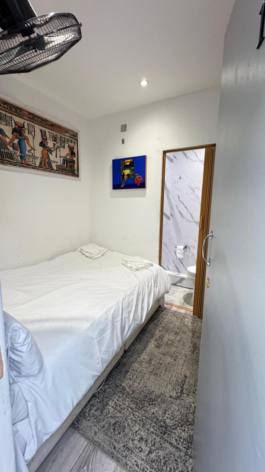 Earl's Court Capsule hotel *
