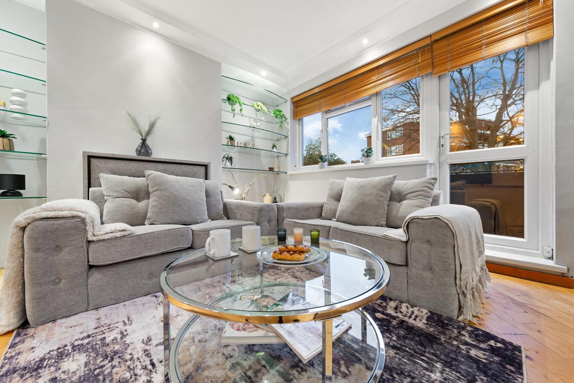 Elegant Retreat - Sleeps 6 - Close To Putney & Stamford Bridge *