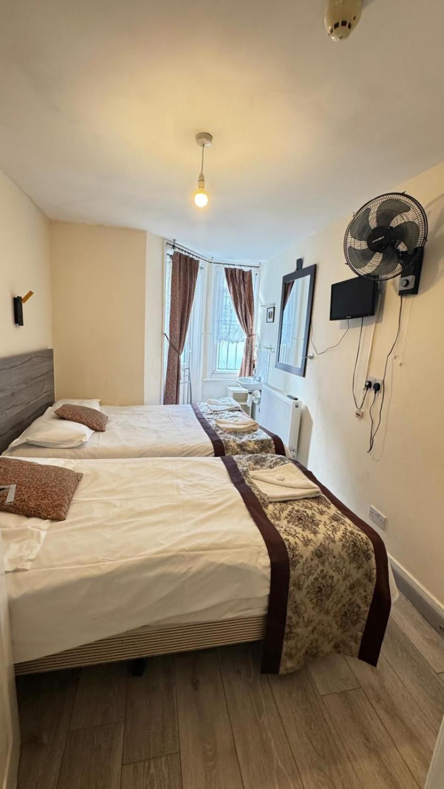 Capsule hotel Earl's Court *