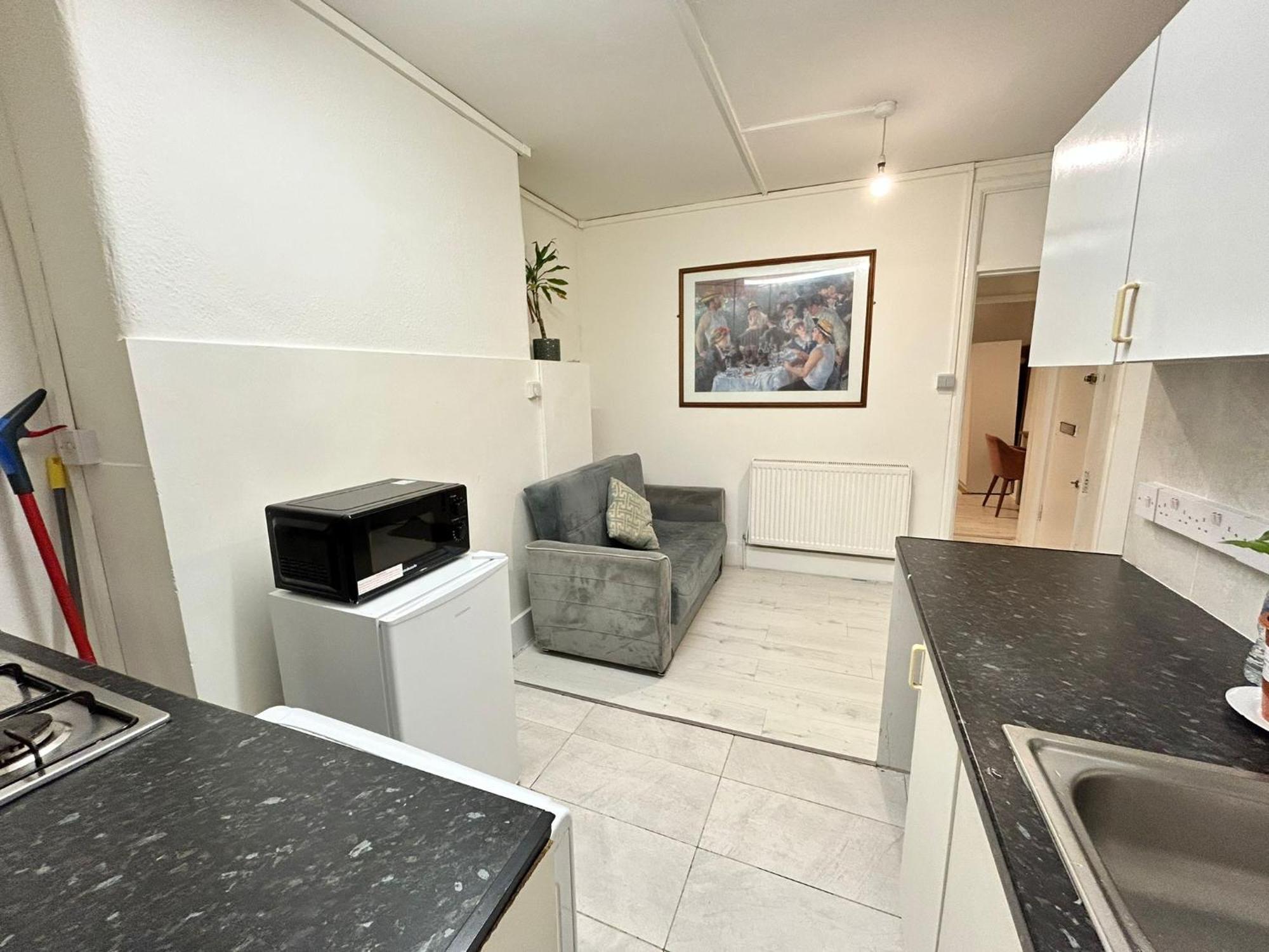Ground Floor One Bedroom Flat Apartment London