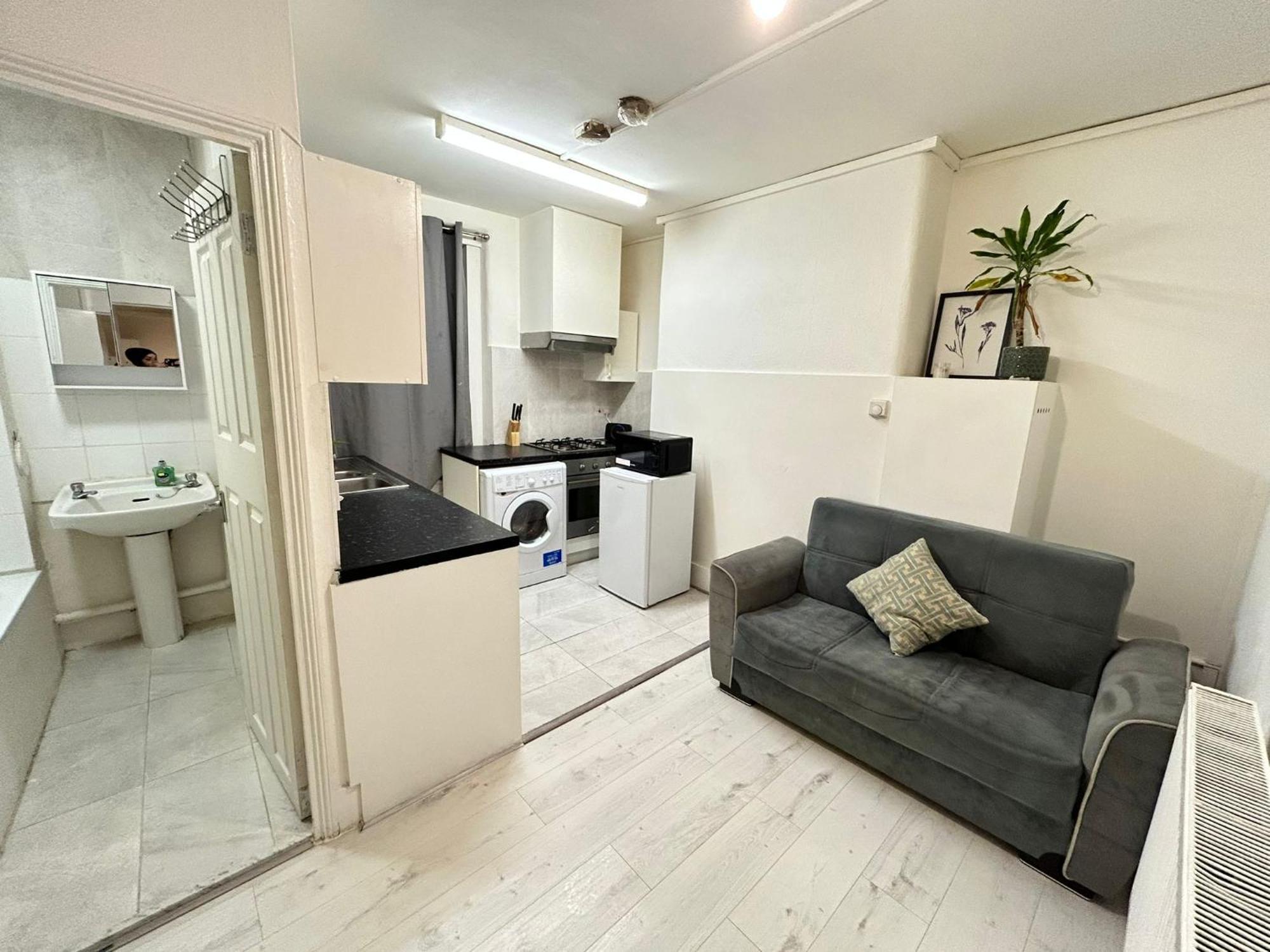 Ground Floor One Bedroom Flat Apartment London