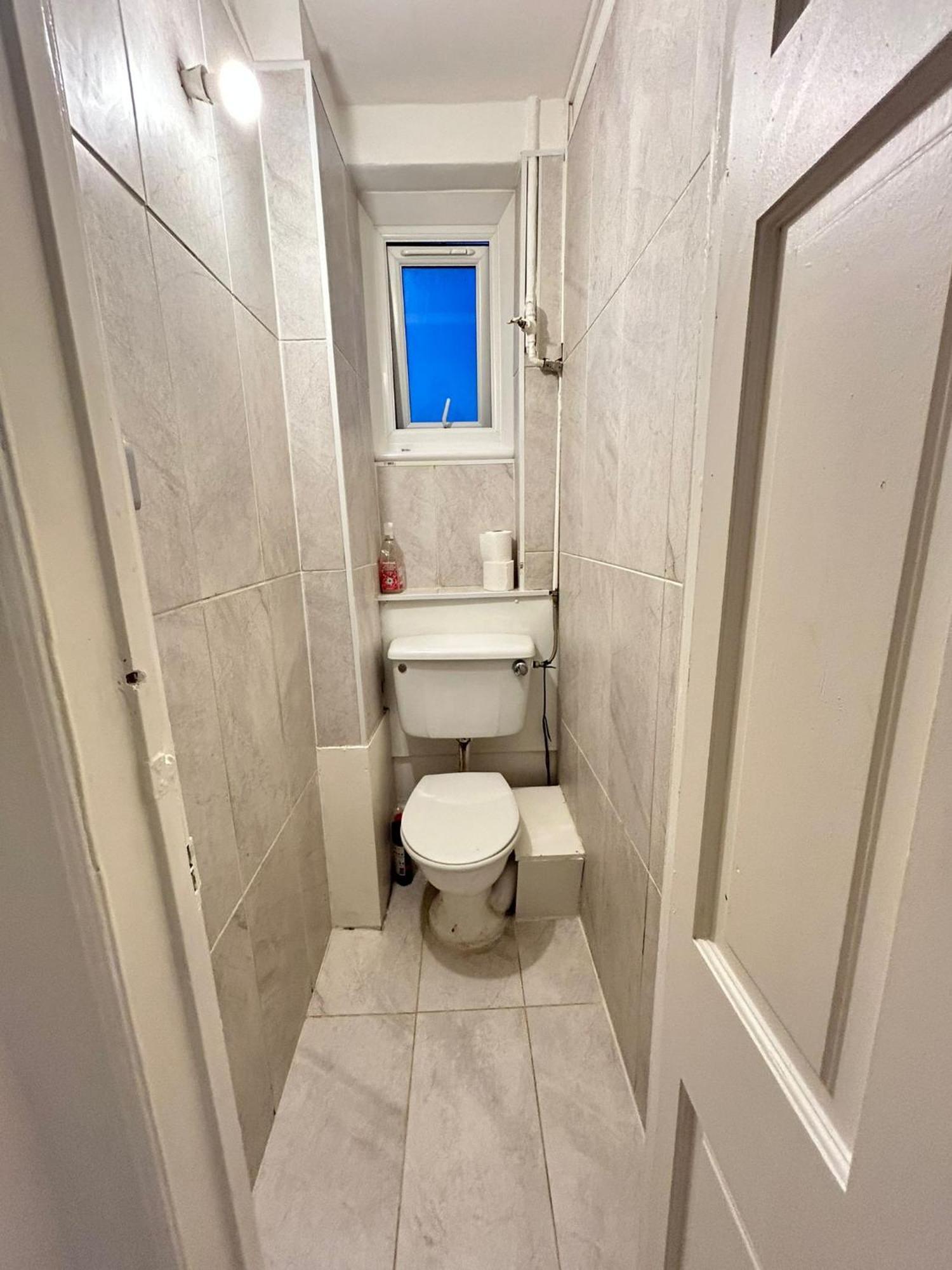 Ground Floor One Bedroom Flat Apartment *