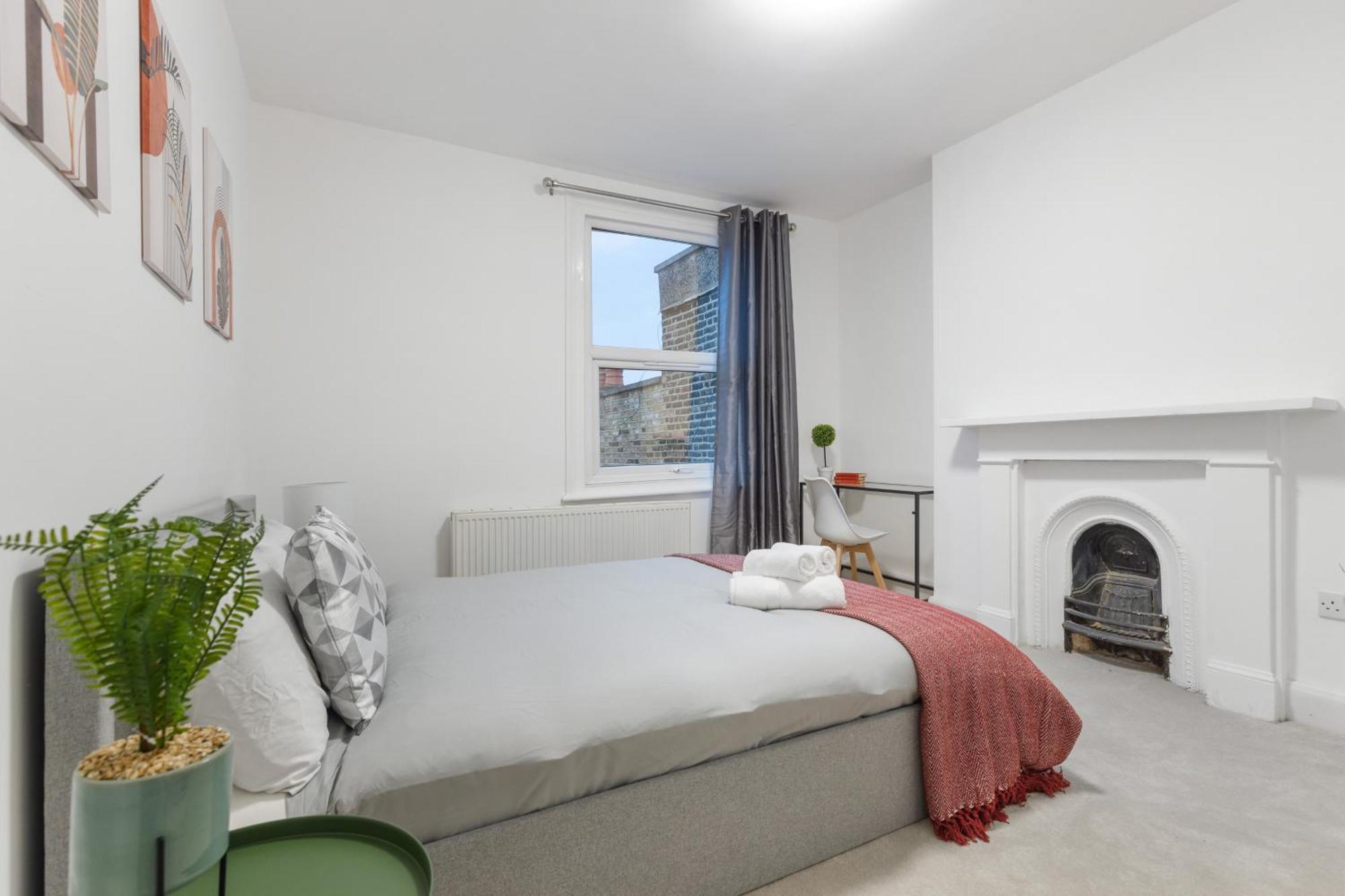Modern 5-bedroom Fulham Flat - Sleeps 12 Apartamento *