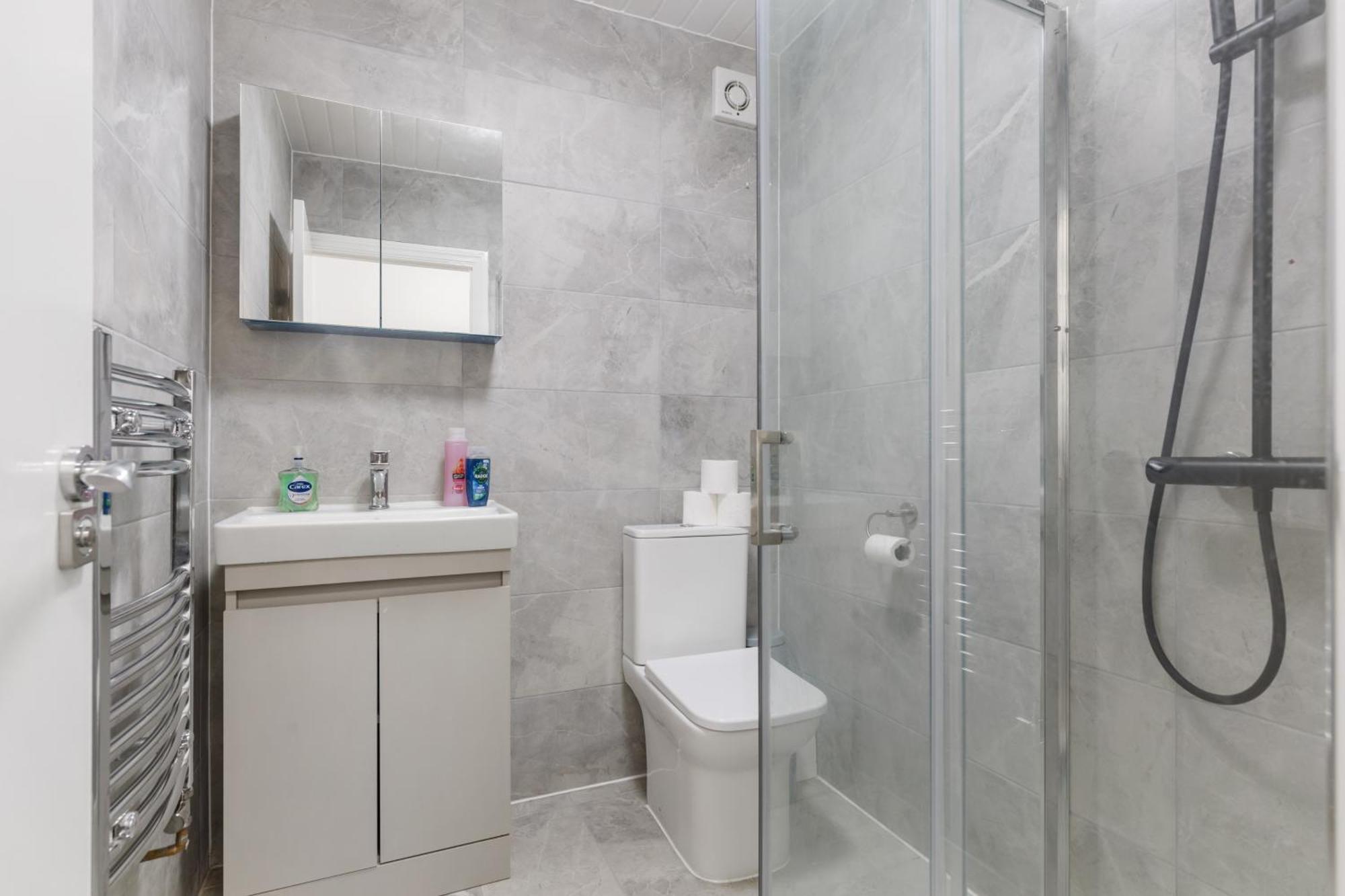 Modern 5-bedroom Fulham Flat - Sleeps 12 * Londres