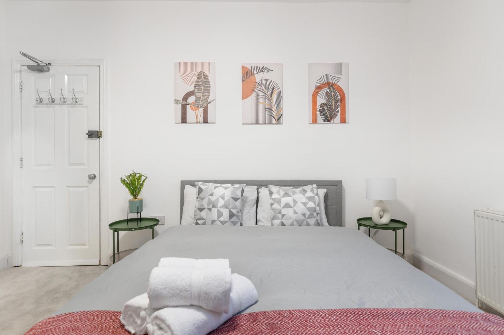 Modern 5-bedroom Fulham Flat - Sleeps 12 Apartamento Londres