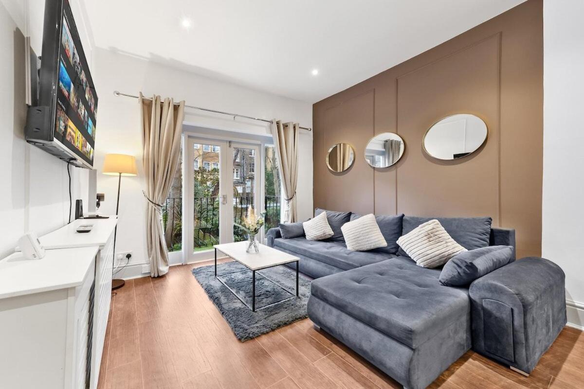 Luxury 2 Bedroom Balcony Kensington Flat For 6 Near Harrods & Next To Station! Apartment *