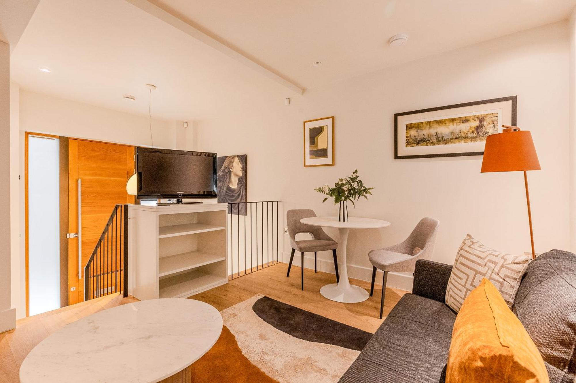 Stylish 1br Duplex, 3 Minutes Blackfriars Station Apartment *