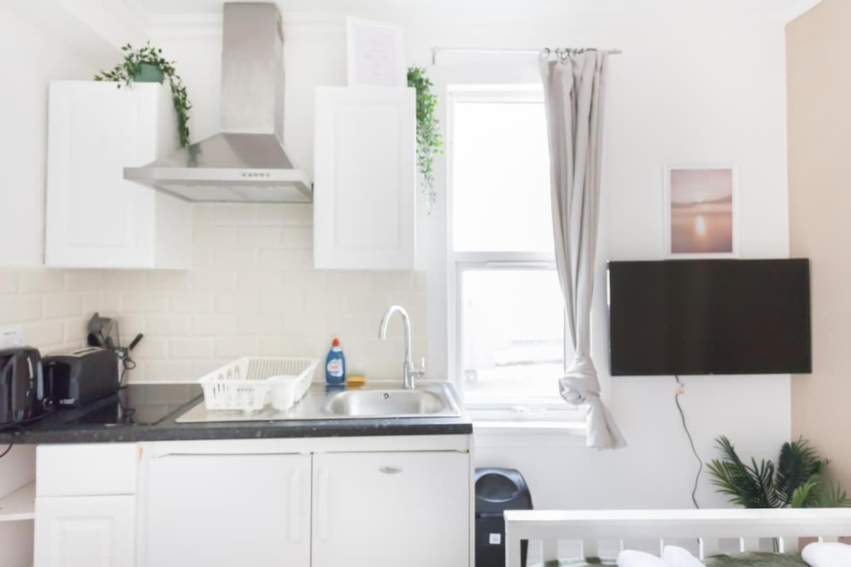 Cozy Near Hyde Park * London