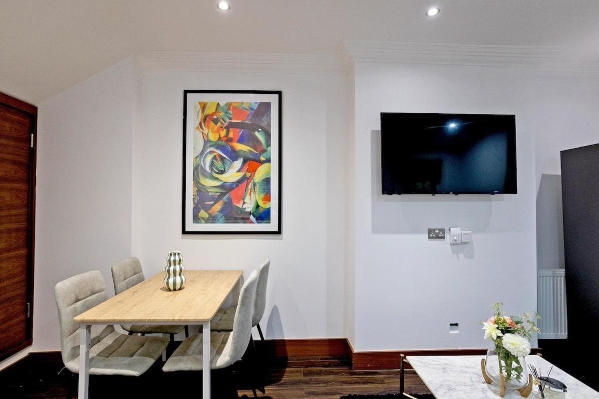 Charming 2-bed Holland Prk Rd London
