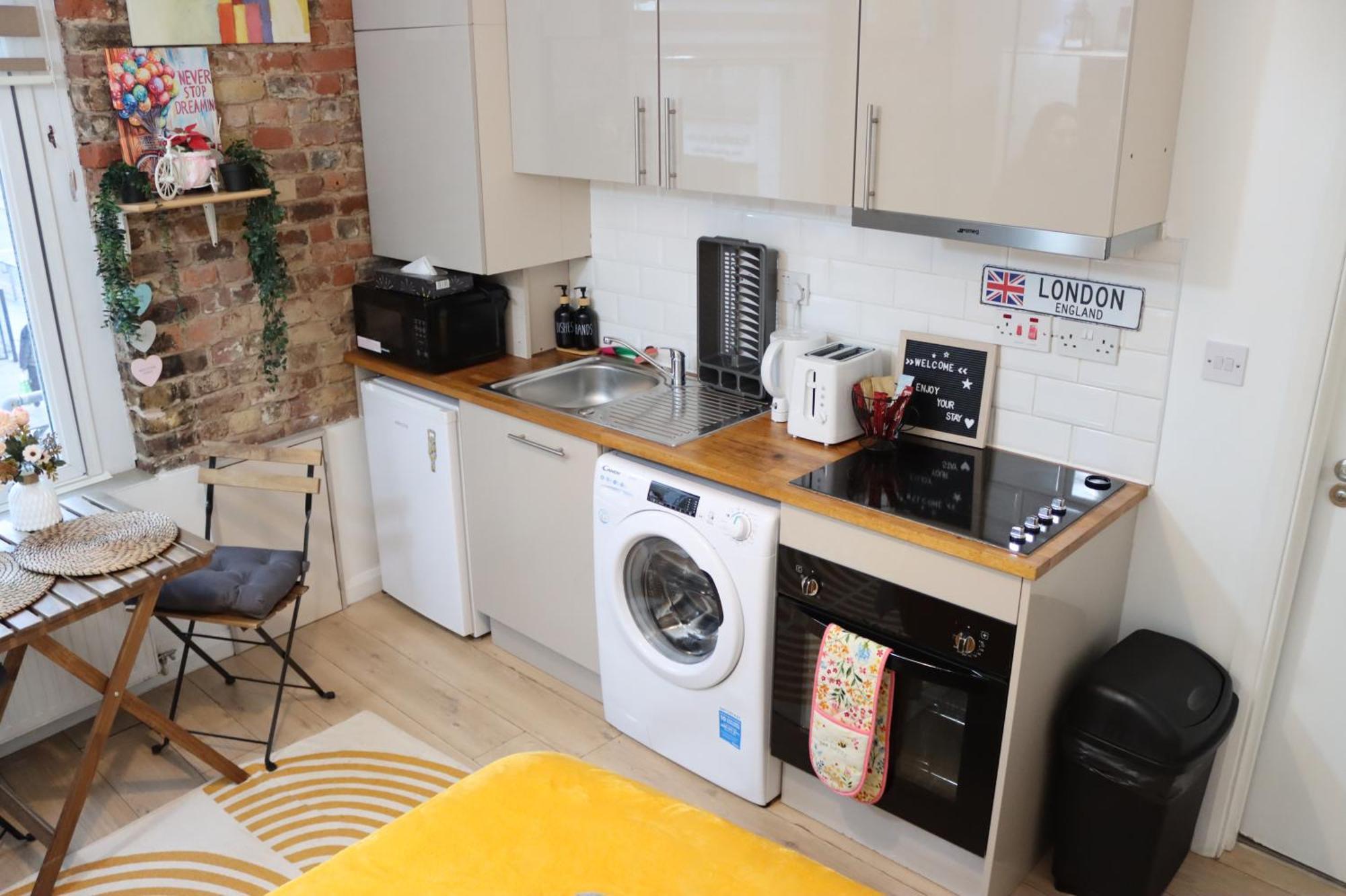 Stylish - Private Bathroom, 15mins To London! Apartment London