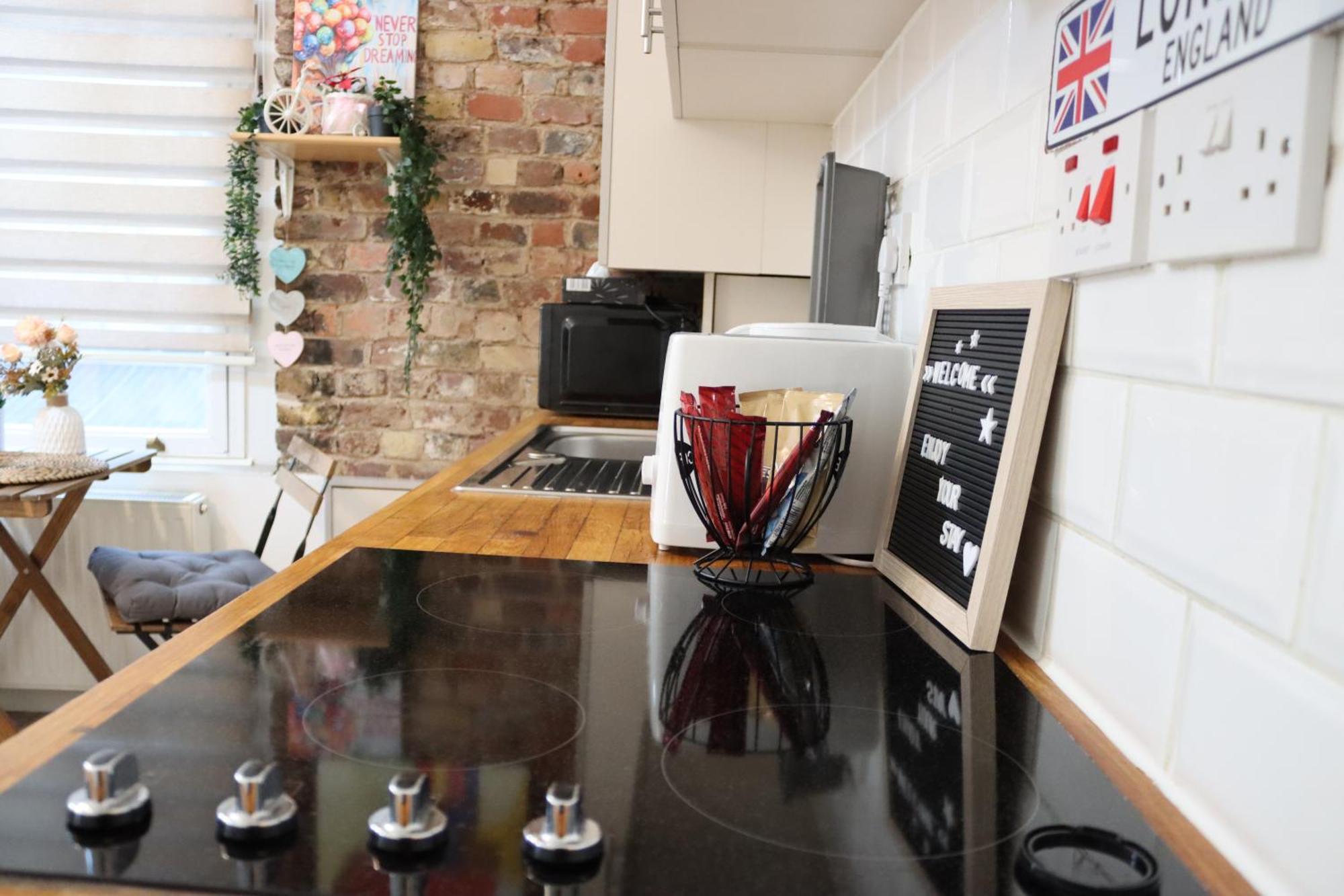 Apartment Stylish - Private Bathroom, 15mins To London! London