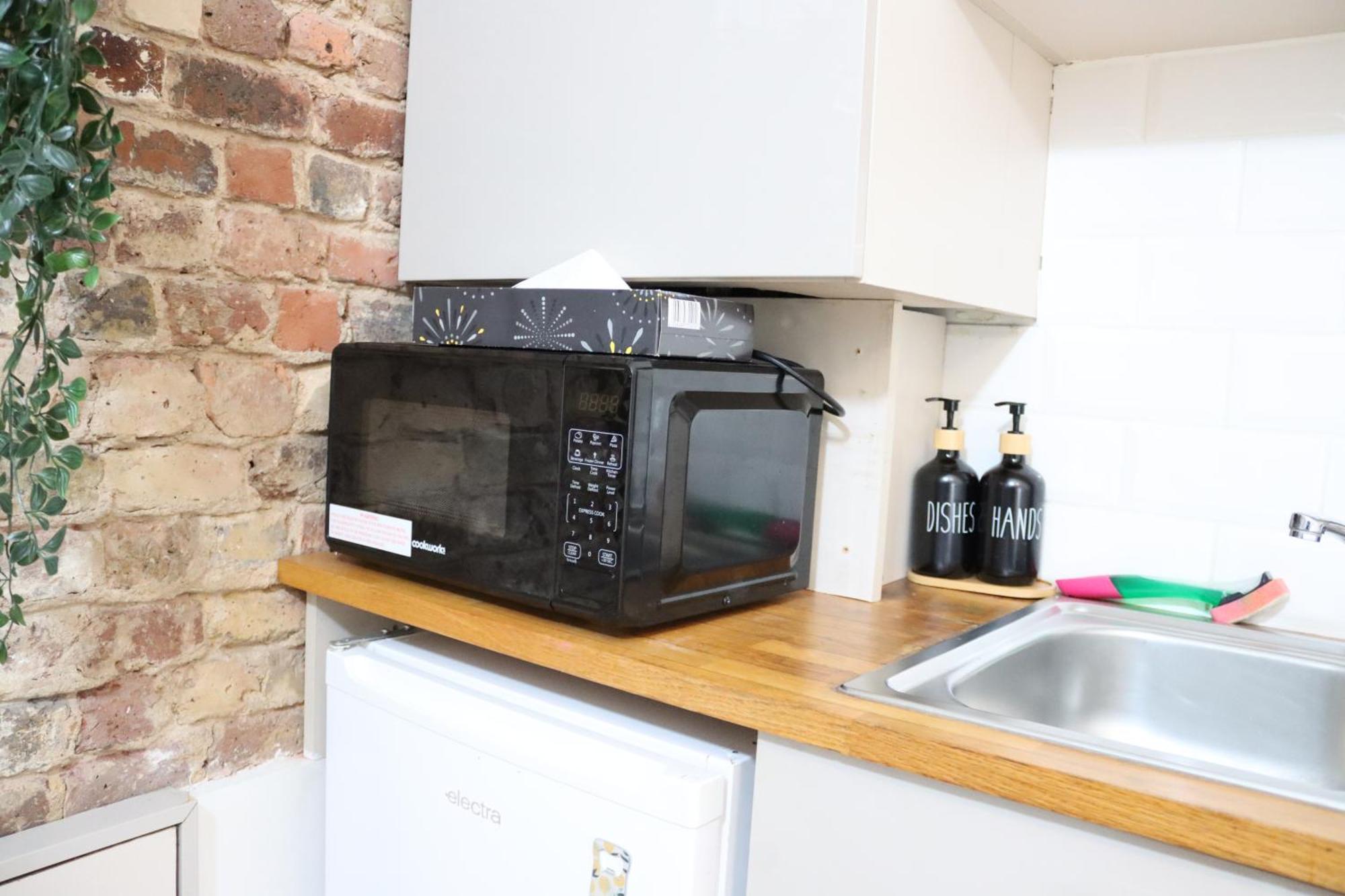 Stylish - Private Bathroom, 15mins To London! London