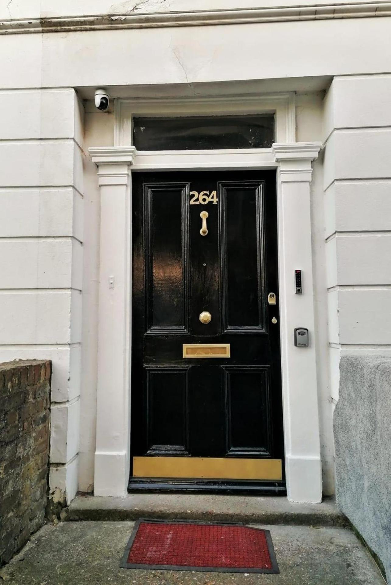 Holiday home Caledonian House In London
