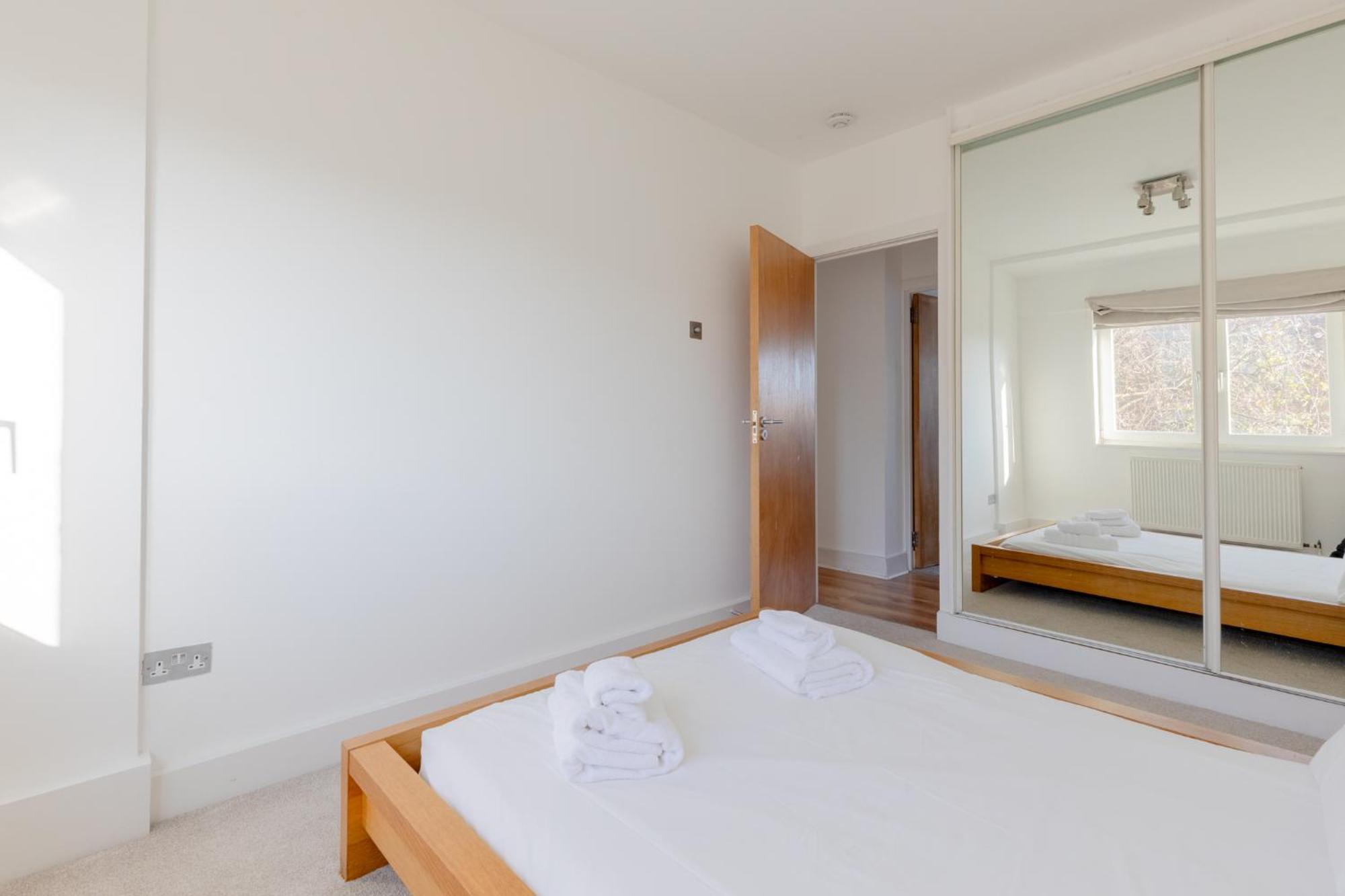 Fantastically Located 4bd Flat Clerkenwell London