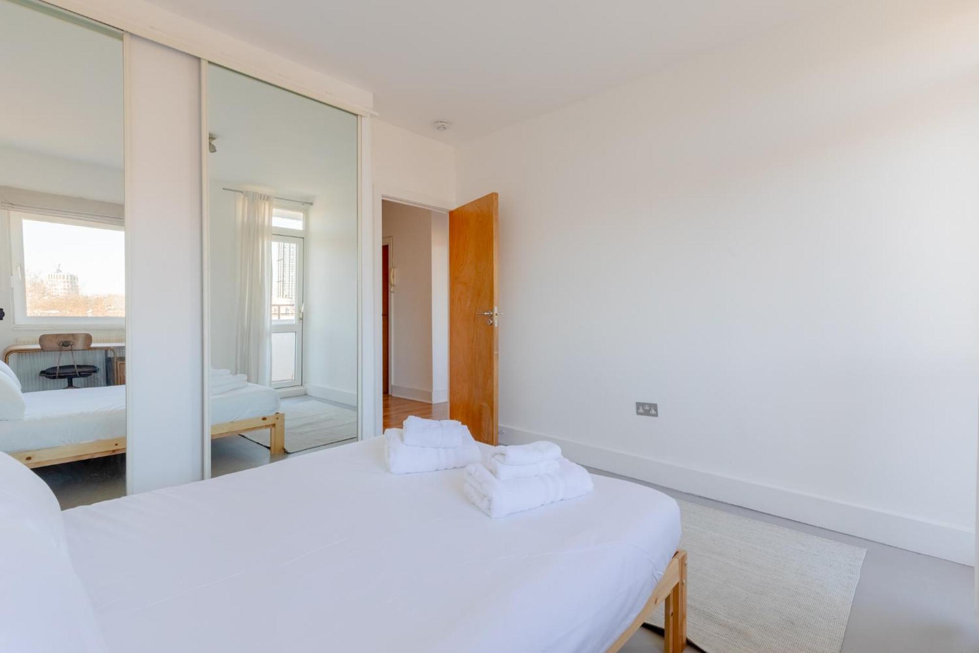 Fantastically Located 4bd Flat Clerkenwell Apartment London