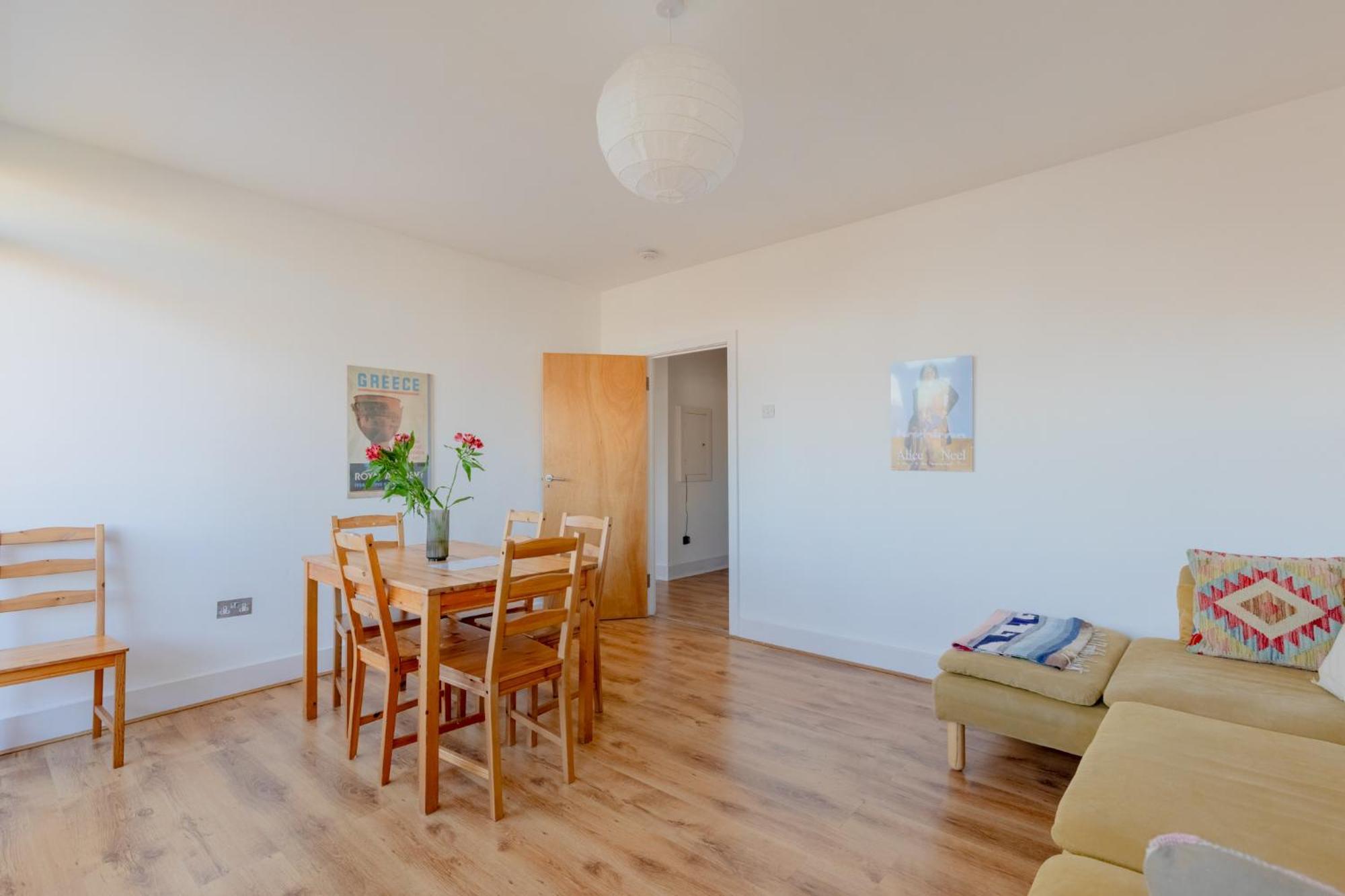 Fantastically Located 4bd Flat Clerkenwell