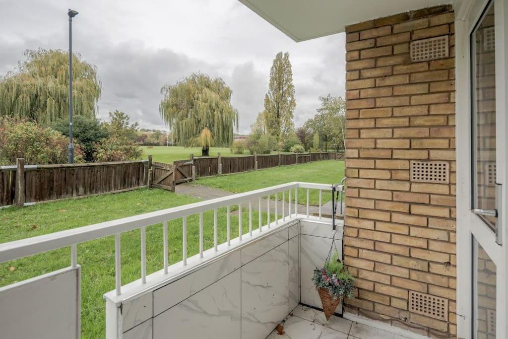 Apartment Lovely 2-bedroom With Balcony And Park View *