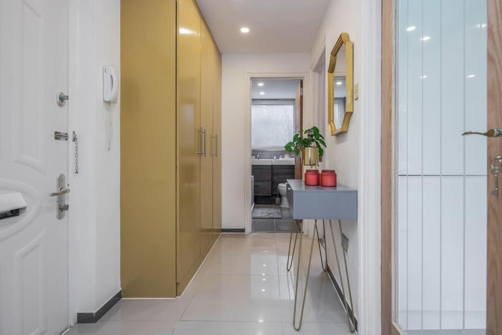 Apartment Lovely 2-bedroom With Balcony And Park View London