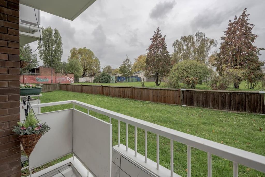 Apartment Lovely 2-bedroom With Balcony And Park View *