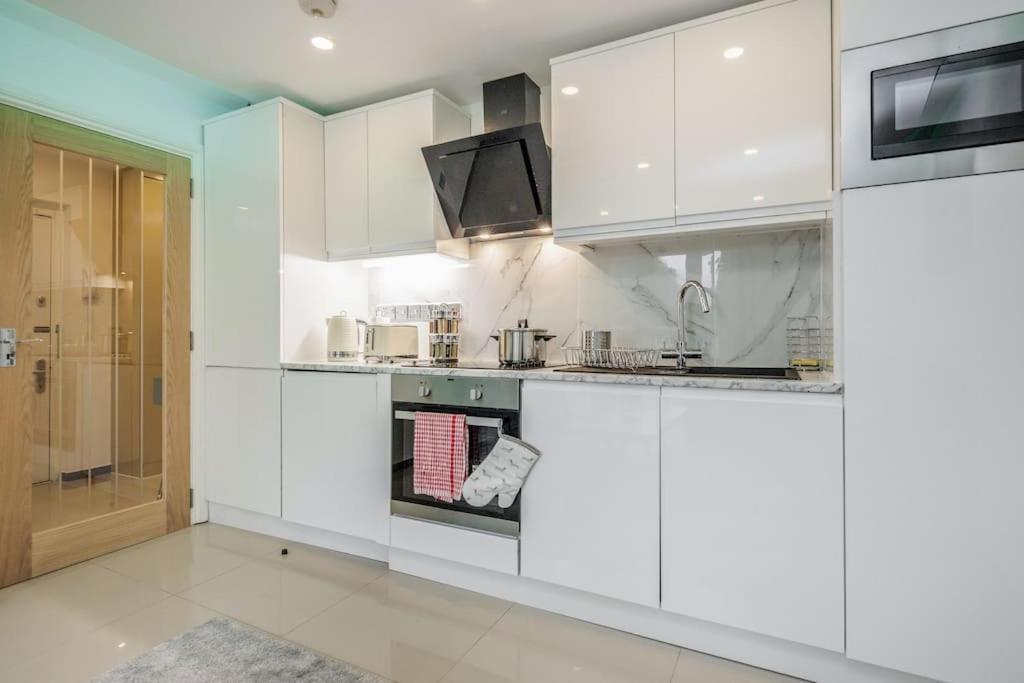 Lovely 2-bedroom With Balcony And Park View Apartment