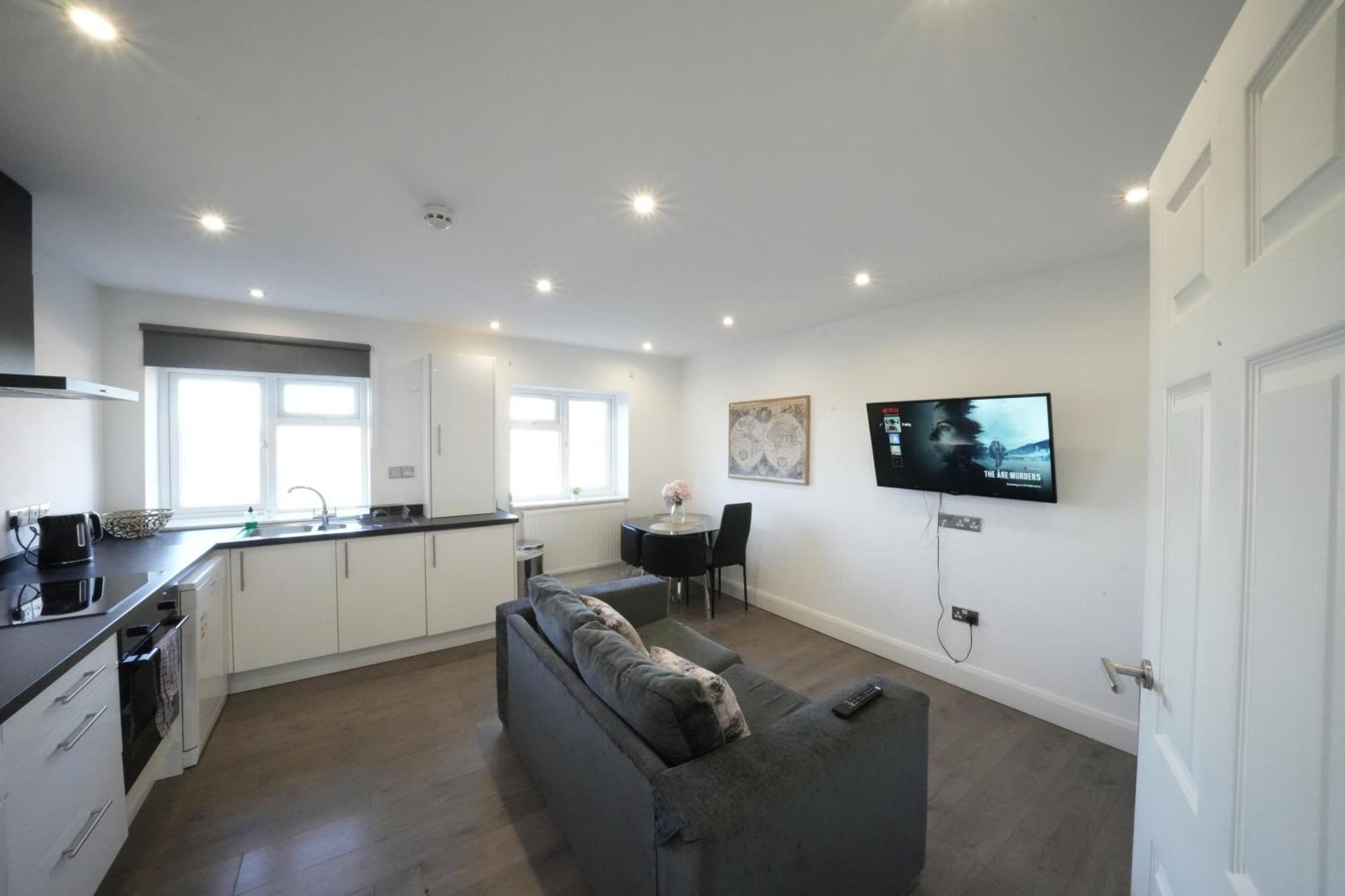 Hatton Heathrow Airport- Free Parking-free Underground To And From Heathrow Airport Hatton Cross Picture-see Fast Hatton Cross To 30min Apartment