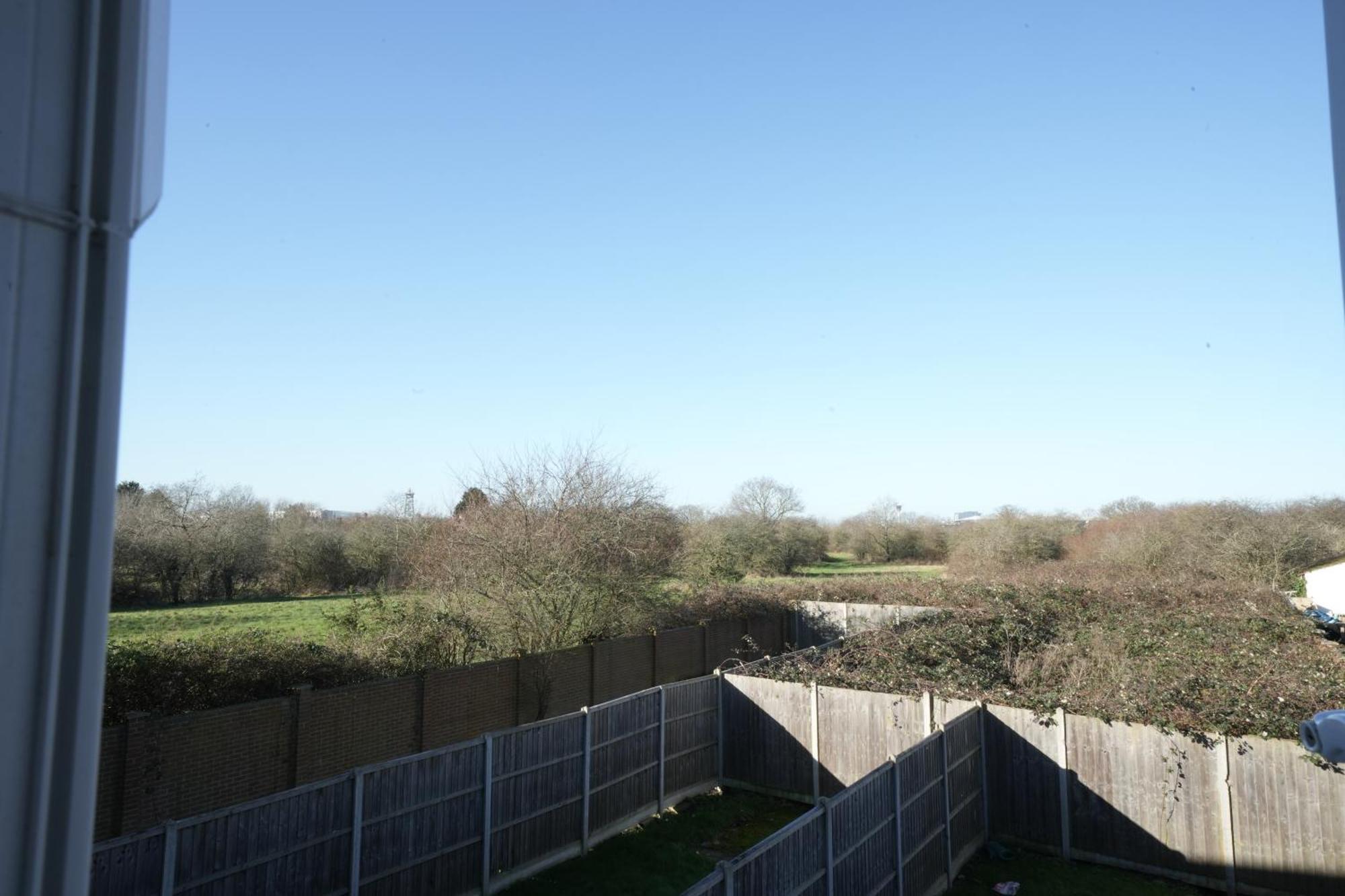 Apartment Hatton Heathrow Airport- Free Parking-free Underground To And From Heathrow Airport Hatton Cross Picture-see Fast Hatton Cross To 30min