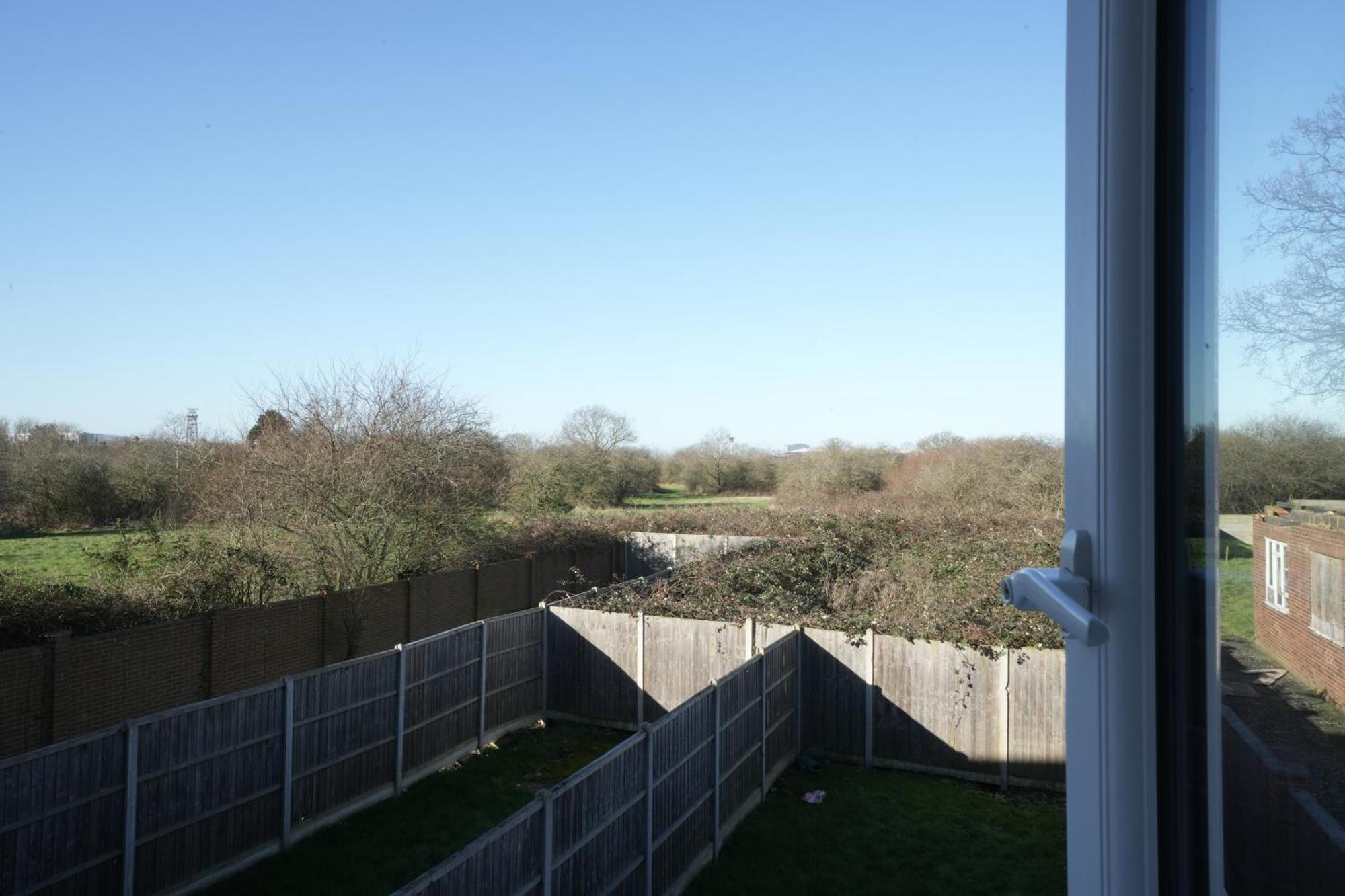 Apartment Hatton Heathrow Airport- Free Parking-free Underground To And From Heathrow Airport Hatton Cross Picture-see Fast Hatton Cross To 30min *