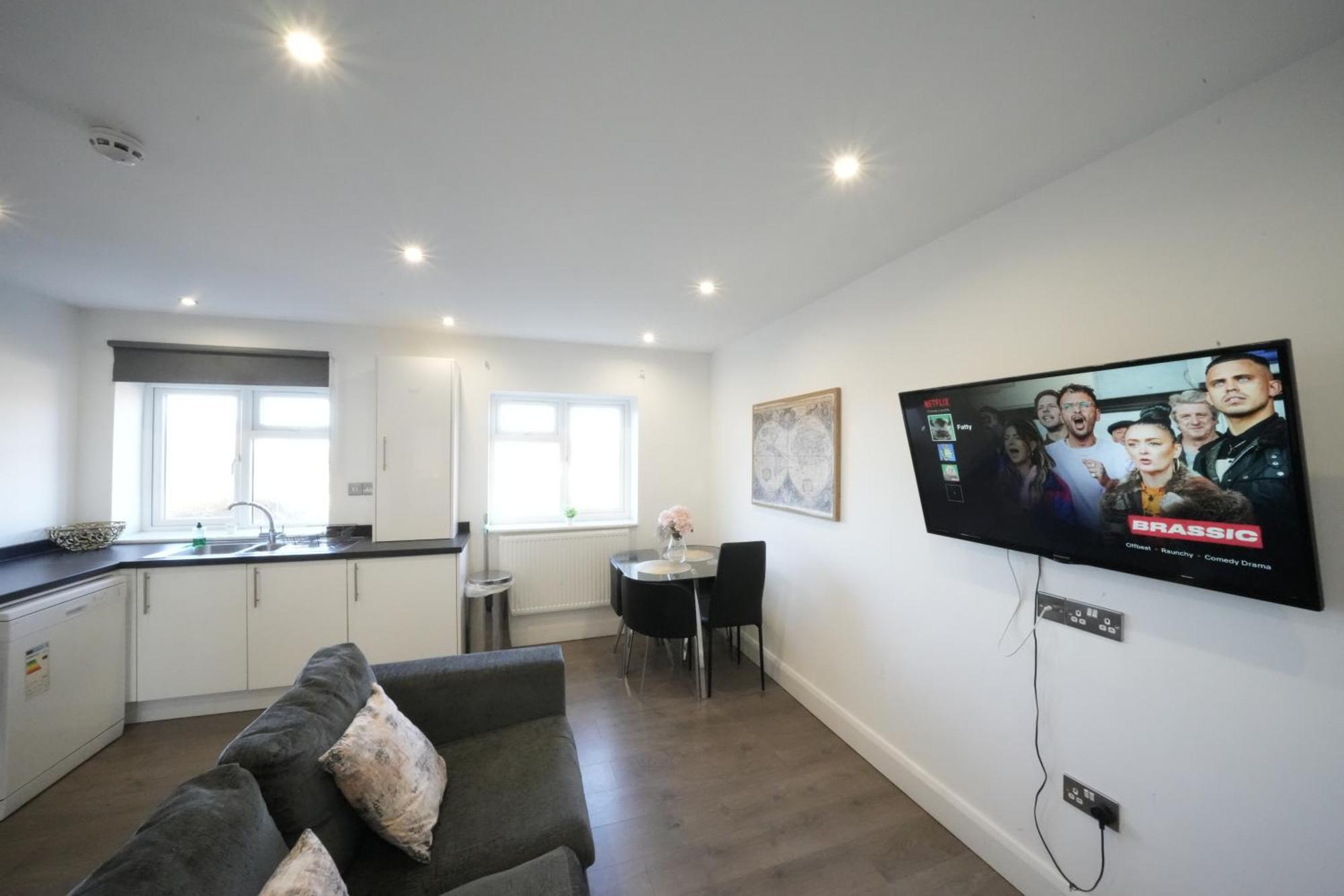 Hatton Heathrow Airport- Free Parking-free Underground To And From Heathrow Airport Hatton Cross Picture-see Fast Hatton Cross To 30min Apartment *